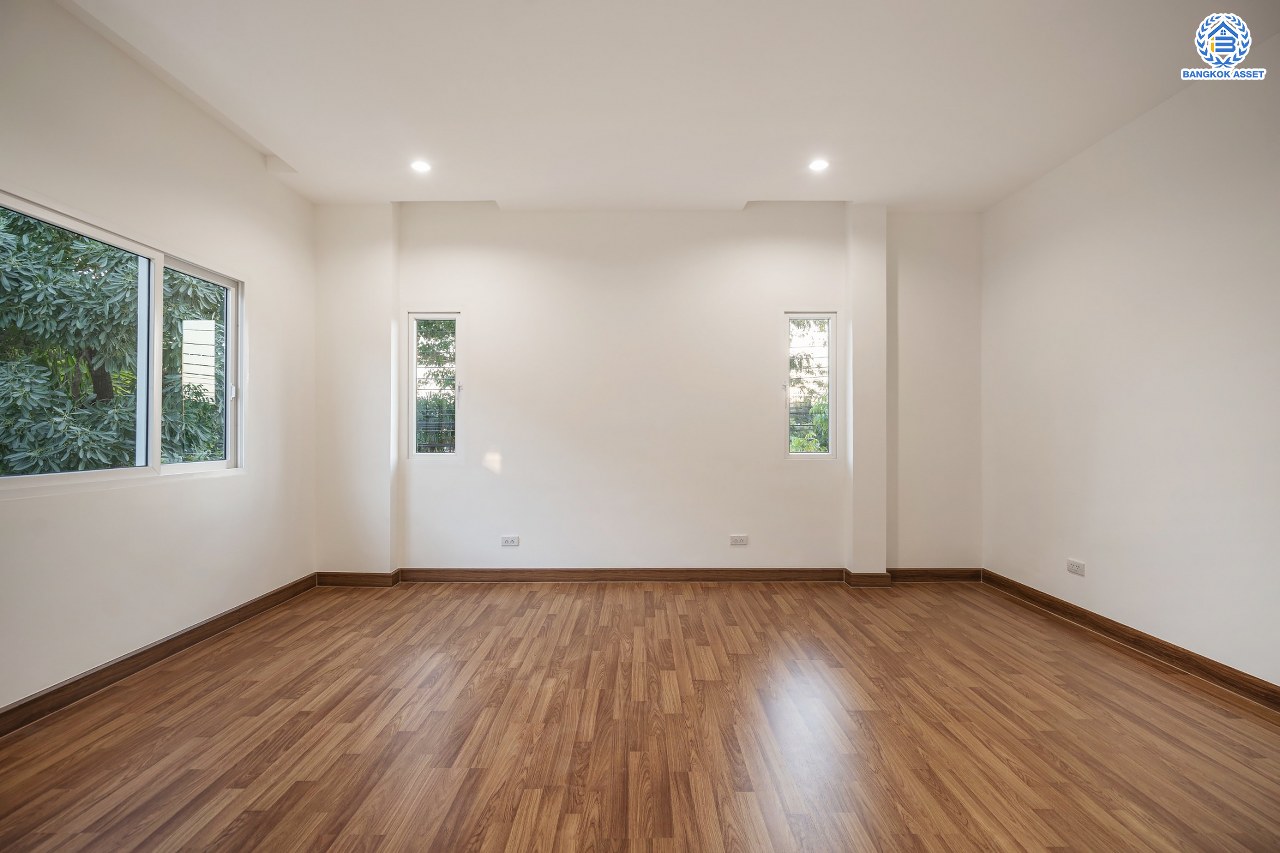 บ้านมือสองตกแต่งใหม่ โครงการ เพอร์เฟคเพลส1 ราชพฤกษ์ คุณภาพแบรนด์ Property Perfect เนื้อที่ 66.2 ตร.ว. ตอบโจทย์ทุกการอยู่อาศัย ฟังก์ชัน 3 ห้องนอน 3 ห้องน้ำ 2 ที่จอดรถ บนทำเลติดถนนราชพฤกษ์ ใกล้วงเวียนพระราม5 รถไฟฟ้าสายสีม่วง "สถานีบางรักน้อยท่าอิฐ" และจุดขึ้นทางด่วน "กาญจนาภิเษก"